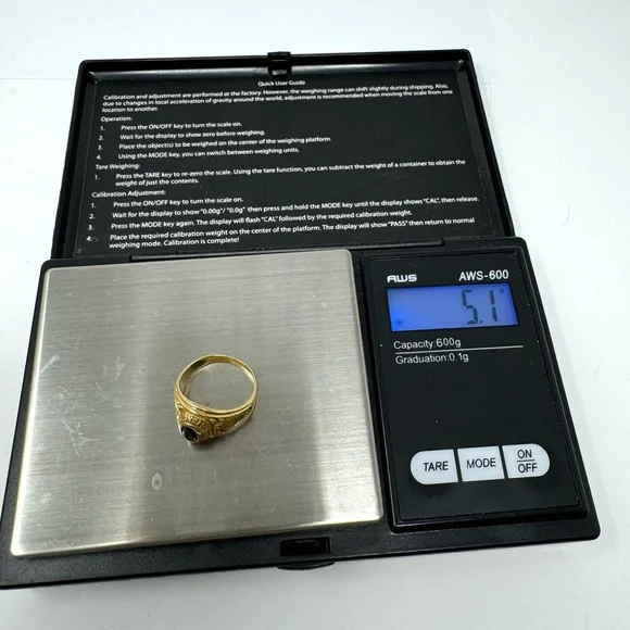 SUAREZ 18K Emerald school ring, University de la Salle, 5.1g